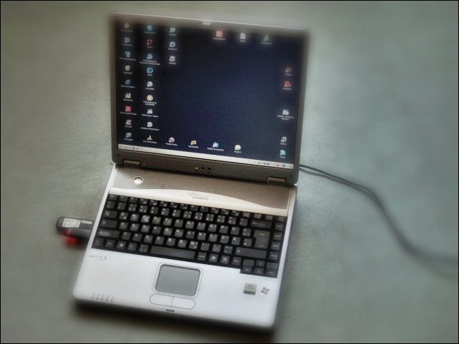 Fujitsu Siemens Amilo K 7600